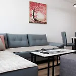 Luxury On 18th, 19th, 5th And 3rd Floor, With Pool, Fitness, Parking Included