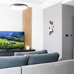 Luxury On 18th, 19th, 5th And 3rd Floor, With Pool, Fitness, Parking Included Skopje