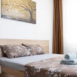 Luxury On 18th, 19th, 5th And 3rd Floor, With Pool, Fitness, Parking Included *