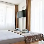 Luxury On 18th, 19th, 5th And 3rd Floor, With Pool, Fitness, Parking Included Apartment