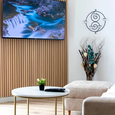 Luxury On 18th, 19th, 5th And 3rd Floor, With Pool, Fitness, Parking Included