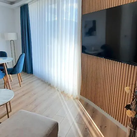 Luxury On 18th, 5th And 3rd Floor, With Pool, Fitness, Parking Included *