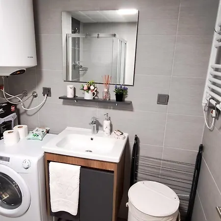 Luxury Condos On 18Th, 3Rd, 5Th Floor With Pool, Fitness, Parking Included *