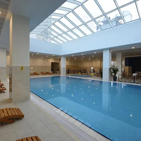 Luxury On 18th, 19th, 5th And 3rd Floor, With Pool, Fitness, Parking Included