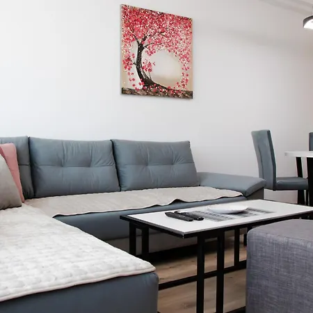 Luxury On 18th, 19th, 5th And 3rd Floor, With Pool, Fitness, Parking Included