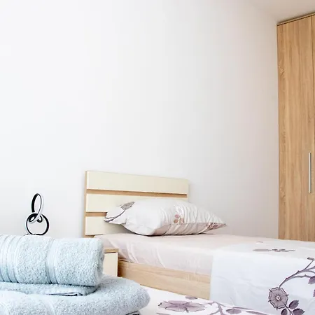 Luxury On 18th, 19th, 5th And 3rd Floor, With Pool, Fitness, Parking Included