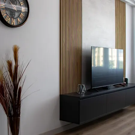 Luxury On 18th, 19th, 5th And 3rd Floor, With Pool, Fitness, Parking Included Апартаменти