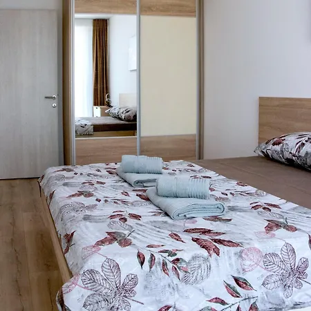 Апартаменти Luxury On 18th, 19th, 5th And 3rd Floor, With Pool, Fitness, Parking Included *