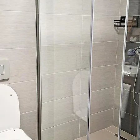 Luxury On 18th, 19th, 5th And 3rd Floor, With Pool, Fitness, Parking Included