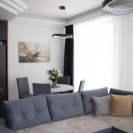 Luxury On 18th, 19th, 5th And 3rd Floor, With Pool, Fitness, Parking Included *