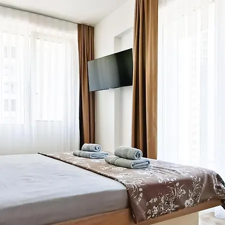 Luxury On 18th, 19th, 5th And 3rd Floor, With Pool, Fitness, Parking Included Apartament