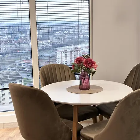 Luxury On 18th, 19th, 5th And 3rd Floor, With Pool, Fitness, Parking Included *