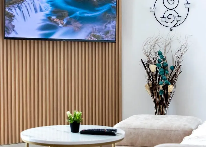 Luxury On 18th, 19th, 5th And 3rd Floor, With Pool, Fitness, Parking Included