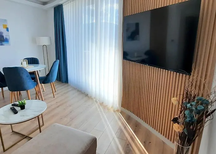 Luxury On 18th, 19th, 5th And 3rd Floor, With Pool, Fitness, Parking Included *