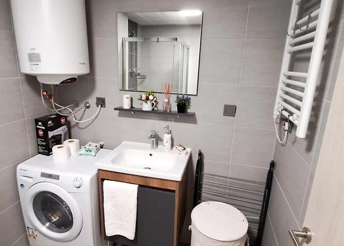 Luxury On 18th, 19th, 5th And 3rd Floor, With Pool, Fitness, Parking Included *