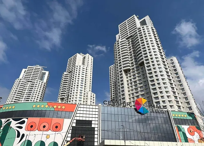 Luxury On 18th, 19th, 5th And 3rd Floor, With Pool, Fitness, Parking Included