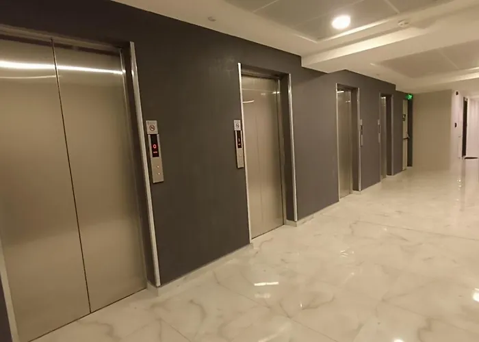 Luxury On 18th, 19th, 5th And 3rd Floor, With Pool, Fitness, Parking Included アパート