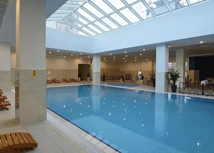 Luxury On 18th, 19th, 5th And 3rd Floor, With Pool, Fitness, Parking Included