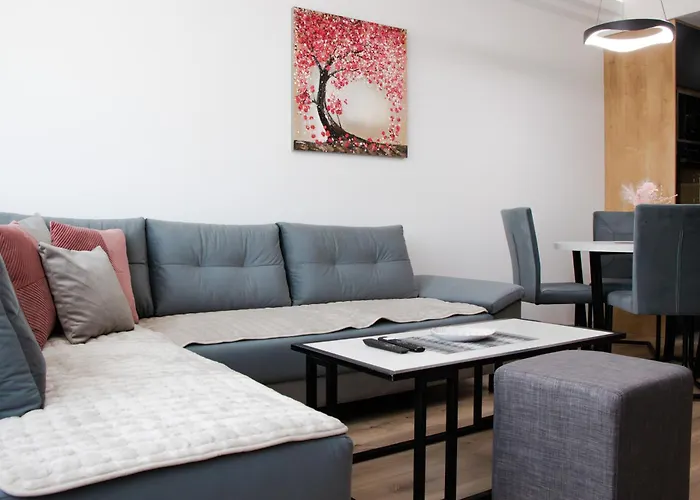 Luxury On 18th, 19th, 5th And 3rd Floor, With Pool, Fitness, Parking Included