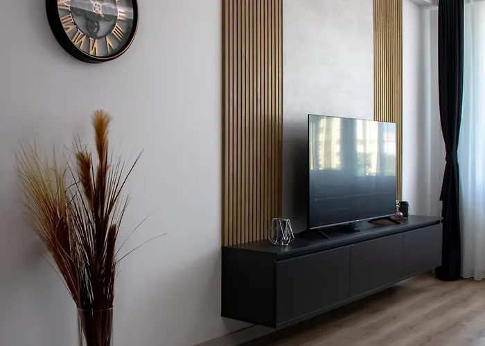 Luxury On 18th, 19th, 5th And 3rd Floor, With Pool, Fitness, Parking Included Apartment