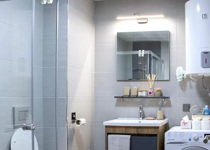 Luxury On 18th, 19th, 5th And 3rd Floor, With Pool, Fitness, Parking Included Apartment