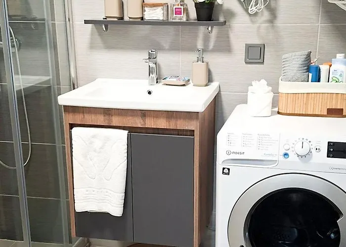 Luxury On 18th, 19th, 5th And 3rd Floor, With Pool, Fitness, Parking Included