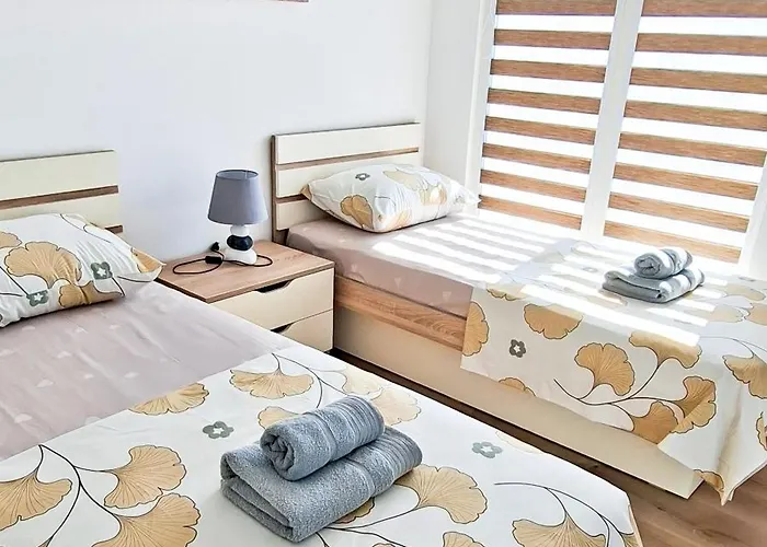 Luxury On 18th, 19th, 5th And 3rd Floor, With Pool, Fitness, Parking Included アパート スコピエ