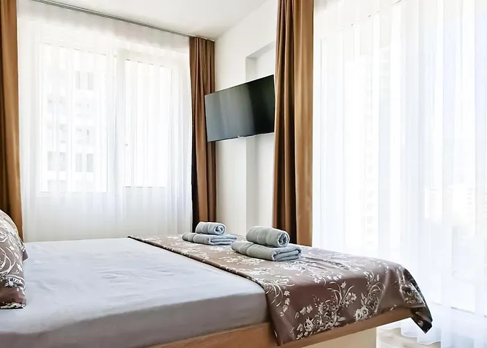 Luxury On 18th, 19th, 5th And 3rd Floor, With Pool, Fitness, Parking Included Apartment