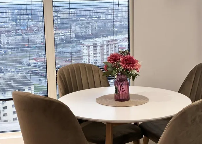 Luxury On 18th, 19th, 5th And 3rd Floor, With Pool, Fitness, Parking Included *